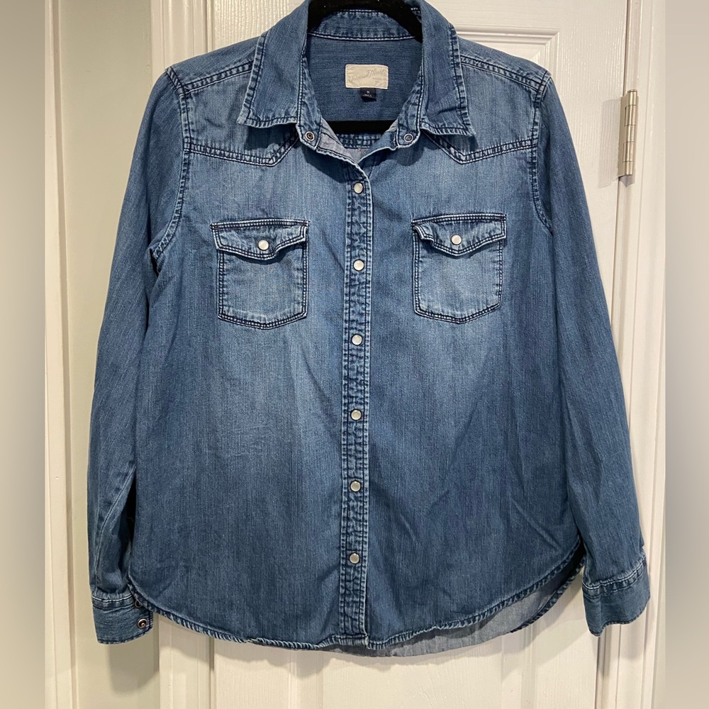 Universal Thread Size M Cotton Denim Pearl Snap Collared Long Sleeve Shirt